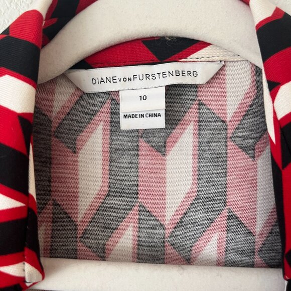 Diane von Furstenberg Size 10 Wrap Dress - Red Black White Arrow print - Picture 8 of 10